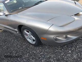 2000 Pontiac Firebird Firebird z VIN 2G2FS22K3Y2172035, wystawiony jako IAAI lot #42079941 z przebiegiem Nie podano mil oraz . Historia ofert i sprzedaży dostępna na DreamBid. Obrazek 6.