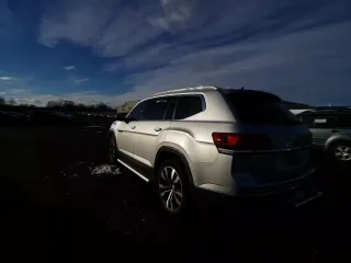 2019 Volkswagen Atlas SEL Premium with VIN 1V2NR2CAXKC582684, listed as a Copart auction lot 83217524 with 127,821 mi miles and Salvage title. Bid and sale history available at DreamBid. Image 11.