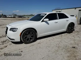 2019 Chrysler 300 S z VIN 2C3CCABG5KH539446, wystawiony jako Copart lot #51157275 z przebiegiem 164 346 mil mil oraz Szkody całkowita. Historia ofert i sprzedaży dostępna na DreamBid. Obrazek 1.