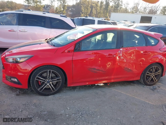 2015 Ford Focus ST with VIN 1FADP3L98FL238958, listed as a IAAI auction lot 41307187 with 162,927 mi miles. Bid and sale history available at carsss.com. Image 14.