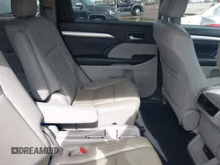 2018 Toyota Highlander SE с VIN 5TDJZRFH1JS545568, выставлен на аукционе IAAI как лот 42582513 с пробегом 120 695 миль миль и . История ставок и продаж доступна на DreamBid. Изображение 8.