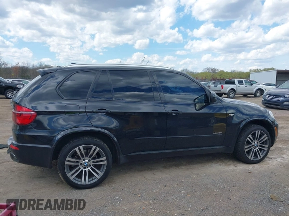 2013 BMW X5 xDrive35i z VIN 5UXZV4C51D0E11079, wystawiony jako IAAI lot #41875305 z przebiegiem 161 861 mil mil oraz . Historia ofert i sprzedaży dostępna na DreamBid. Obrazek 13.
