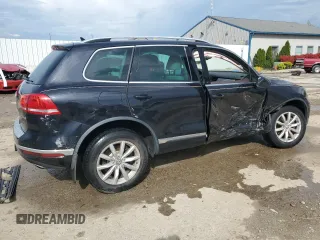2016 Volkswagen Touareg Sport z VIN WVGEF9BP3GD008823, wystawiony jako Copart lot #56838985 z przebiegiem 49 612 mil mil oraz Nie do naprawy • Non repairable. Historia ofert i sprzedaży dostępna na DreamBid. Obrazek 3.