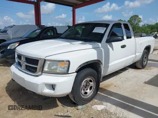 2010 Dodge Dakota z VIN 1D7CW2BKXAS143412, wystawiony jako IAAI lot #42369705 z przebiegiem 244 236 mil mil oraz . Historia ofert i sprzedaży dostępna na DreamBid. Obrazek 2.