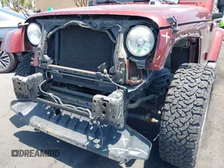 2010 Jeep Wrangler Sahara z VIN 1J4AA5D14AL125062, wystawiony jako IAAI lot #42418736 z przebiegiem 90 839 mil mil oraz . Historia ofert i sprzedaży dostępna na DreamBid. Obrazek 6.