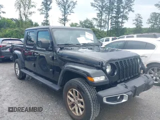 2023 Jeep Gladiator Sport S z VIN 1C6HJTAG3PL521954, wystawiony jako IAAI lot #42502126 z przebiegiem 49 606 mil mil oraz . Historia ofert i sprzedaży dostępna na DreamBid. Obrazek 13.