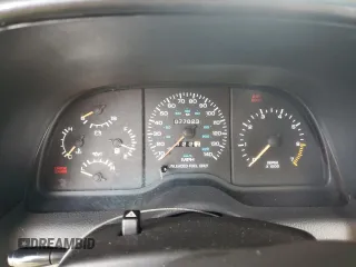 1995 Chrysler LeBaron z VIN 1C3EU4531SF671668, wystawiony jako Copart lot #74679224 z przebiegiem 77 023 mil mil oraz Nie do naprawy. Historia ofert i sprzedaży dostępna na DreamBid. Obrazek 9.