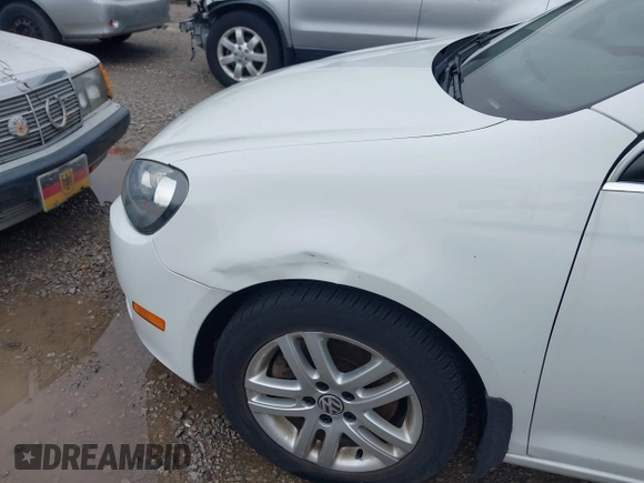 2014 Volkswagen Jetta TDI w/Sunroof & Nav with VIN 3VWPL7AJ1EM610321, listed as a IAAI auction lot 42701127 with 113,694 mi miles and . Bid and sale history available at DreamBid. Image 6.