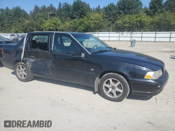1999 Volvo S70 z VIN YV1LS55A1X1602877, wystawiony jako Copart lot #74921134 z przebiegiem 299 173 mil mil oraz Szkody całkowita. Historia ofert i sprzedaży dostępna na DreamBid. Obrazek 4.