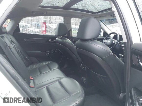 2018 Kia Cadenza Limited with VIN KNALC4J11J5099335, listed as a IAAI auction lot 41217994 with 55,335 mi miles. Bid and sale history available at carsss.com. Image 8.