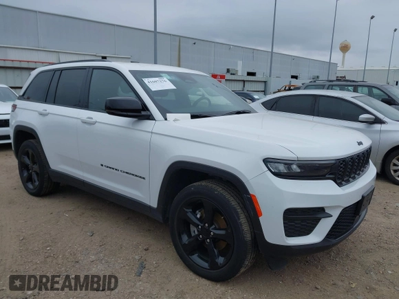 2023 Jeep Grand Cherokee Laredo z VIN 1C4RJHAG7PC640598, wystawiony jako IAAI lot #41607176 z przebiegiem 43 043 mil mil oraz . Historia ofert i sprzedaży dostępna na DreamBid. Obrazek 1.