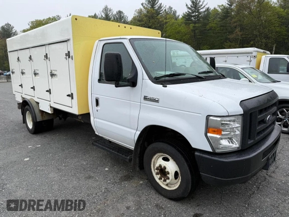 2019 Ford Econoline Commercial z VIN 1FDXE4FS8KDC19277, wystawiony jako Copart lot #56847115 z przebiegiem 142 505 mil mil oraz Tytuł czysty. Historia ofert i sprzedaży dostępna na DreamBid. Obrazek 1.