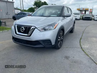 2020 Nissan Kicks SV z VIN 3N1CP5CVXLL502134, wystawiony jako Copart lot #61497105 z przebiegiem 106 650 mil mil oraz Szkoda całkowita • Salvage title. Historia ofert i sprzedaży dostępna na DreamBid. Obrazek 2.