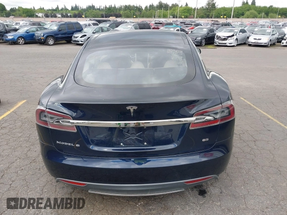2013 Tesla Model S с VIN 5YJSA1CN1DFP05559, выставлен на аукционе IAAI как лот 42249943 с пробегом 134 399 миль миль и . История ставок и продаж доступна на DreamBid. Изображение 16.