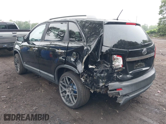 2012 Kia Sorento LX z VIN 5XYKTDA20CG218154, wystawiony jako IAAI lot #42428383 z przebiegiem 126 889 mil mil oraz . Historia ofert i sprzedaży dostępna na DreamBid. Obrazek 3.