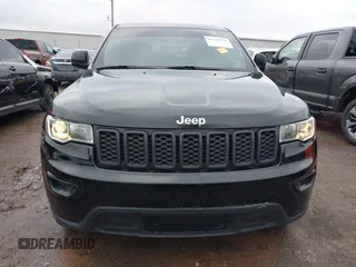 2018 Jeep Grand Cherokee Laredo E z VIN 1C4RJEAG1JC275535, wystawiony jako IAAI lot #41120357 z przebiegiem 108 109 mil mil oraz . Historia ofert i sprzedaży dostępna na DreamBid. Obrazek 12.