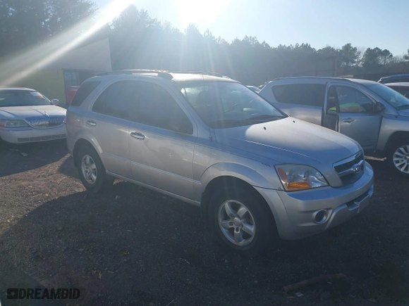 2009 Kia Sorento LX with VIN KNDJD735X95872078, listed as a IAAI auction lot 41201260 with 202,674 mi miles. Bid and sale history available at carsss.com. Image 1.