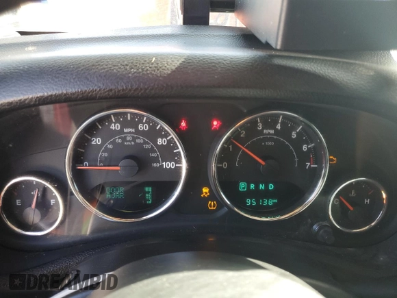 2015 Jeep Wrangler Unlimited Rubicon Hard Rock z VIN 1C4HJWFG7FL690098, wystawiony jako Copart lot #47431555 z przebiegiem 95 138 mil mil oraz Szkoda całkowita • Salvage title. Historia ofert i sprzedaży dostępna na DreamBid. Obrazek 9.