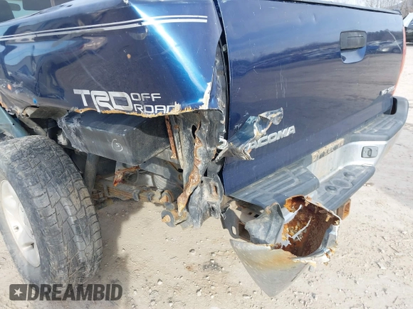 2006 Toyota Tacoma with VIN 5TEUU42N46Z247343, listed as a IAAI auction lot 41235061 with 189,193 mi miles. Bid and sale history available at carsss.com. Image 19.