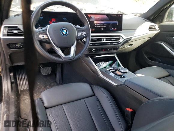 2024 BMW 3 Series 330e with VIN 3MW39FF03R8E39450, listed as a Copart auction lot 85522564 with 16,137 mi miles and Clean Title. Bid and sale history available at carsss.com. Image 8.