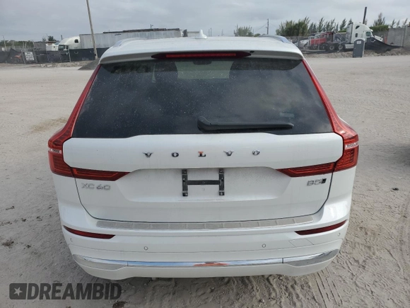 2023 Volvo XC60 Plus Bright Theme z VIN YV4L12RE2P1338733, wystawiony jako Copart lot #49918145 z przebiegiem 11 829 mil mil oraz Nie do naprawy • Non repairable. Historia ofert i sprzedaży dostępna na DreamBid. Obrazek 6.