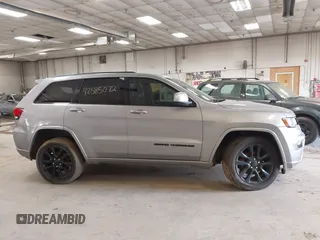 2018 Jeep Grand Cherokee Laredo E with VIN 1C4RJFAG7JC203793, listed as a IAAI auction lot 42585072 with 263,987 mi miles and . Bid and sale history available at DreamBid. Image 13.