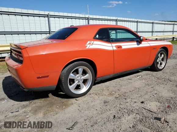 2010 Dodge Challenger R/T Classic z VIN 2B3CJ5DT6AH270246, wystawiony jako Copart lot #53499155 z przebiegiem 69 107 mil mil oraz Szkoda całkowita • Salvage title. Historia ofert i sprzedaży dostępna na DreamBid. Obrazek 3.