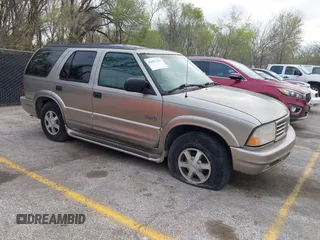 2001 Oldsmobile Bravada z VIN 1GHDT13WX12110603, wystawiony jako IAAI lot #41911383 z przebiegiem 164 916 mil mil oraz . Historia ofert i sprzedaży dostępna na DreamBid. Obrazek 1.