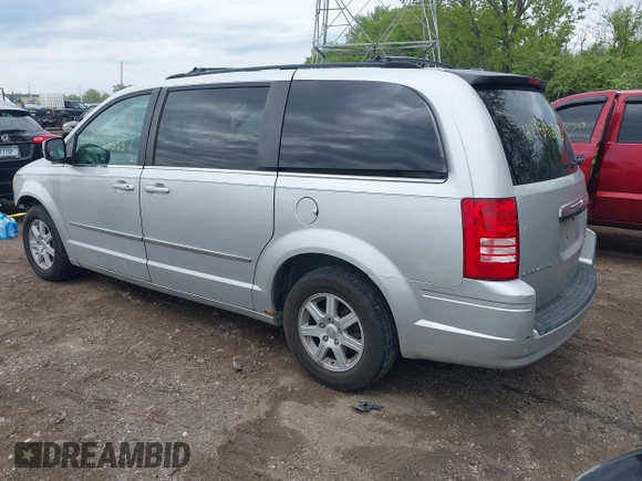 2010 Chrysler Town & Country Touring z VIN 2A4RR5D16AR305744, wystawiony jako IAAI lot #42159653 z przebiegiem 189 993 mil mil oraz . Historia ofert i sprzedaży dostępna na DreamBid. Obrazek 3.
