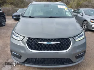 2021 Chrysler Pacifica Hybrid Touring L z VIN 2C4RC1L78MR596371, wystawiony jako IAAI lot #39993913 z przebiegiem 64 830 mil mil oraz . Historia ofert i sprzedaży dostępna na DreamBid. Obrazek 12.