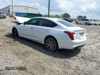 2025 Cadillac CT5 Premium Luxury z VIN 1G6DN5RW3S0106486, wystawiony jako IAAI lot #41960349 z przebiegiem 7 874 mil mil oraz . Historia ofert i sprzedaży dostępna na DreamBid. Obrazek 3.