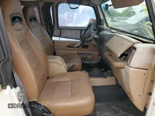 2001 Jeep Wrangler Sahara z VIN 1J4FA59S81P321490, wystawiony jako Copart lot #57320005 z przebiegiem 180 959 mil mil oraz Szkoda całkowita • Salvage title. Historia ofert i sprzedaży dostępna na DreamBid. Obrazek 7.