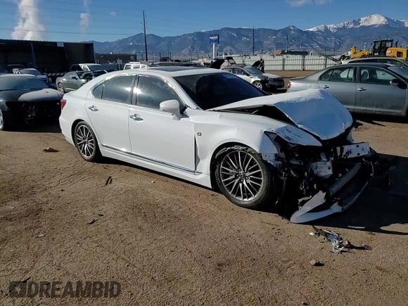2013 Lexus LS 460 z VIN JTHCL5EFXD5017295, wystawiony jako Copart lot #88172535 z przebiegiem 118 639 mil mil oraz Szkoda całkowita • Salvage title. Historia ofert i sprzedaży dostępna na DreamBid. Obrazek 10.