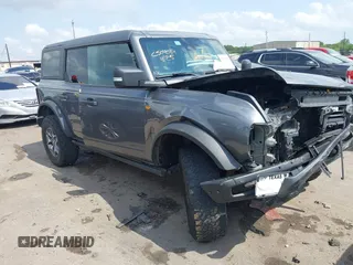 2021 Ford Bronco z VIN 1FMEE5DP3MLB06714, wystawiony jako IAAI lot #42158775 z przebiegiem 40 947 mil mil oraz . Historia ofert i sprzedaży dostępna na DreamBid. Obrazek 1.