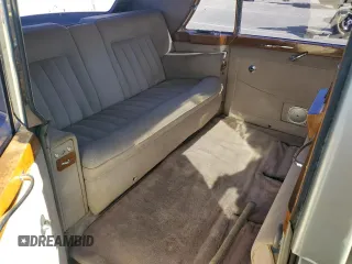 1966 Rolls-Royce Phantom z VIN 5VE47, wystawiony jako Copart lot #81837974 z przebiegiem 82 606 mil mil oraz Tytuł czysty. Historia ofert i sprzedaży dostępna na DreamBid. Obrazek 10.