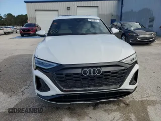 2024 Audi Q8 e-tron Sportback S line Premium Plus z VIN WA1CAAGE5RB013159, wystawiony jako Copart lot #73810634 z przebiegiem Nie podano mil oraz Nie do naprawy. Historia ofert i sprzedaży dostępna na DreamBid. Obrazek 5.