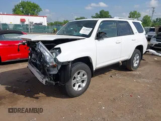 2018 Toyota 4Runner SR5 z VIN JTEBU5JR7J5529002, wystawiony jako IAAI lot #42238283 z przebiegiem 19 243 mil mil oraz . Historia ofert i sprzedaży dostępna na DreamBid. Obrazek 2.