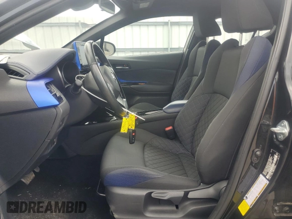 2022 Toyota C-HR XLE z VIN NMTKHMBX8NR141470, wystawiony jako Copart lot #55233465 z przebiegiem 35 900 mil mil oraz Szkoda całkowita • Salvage title. Historia ofert i sprzedaży dostępna na DreamBid. Obrazek 7.