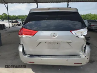 2012 Toyota Sienna XLE AAS с VIN 5TDYK3DC1CS240100, выставлен на аукционе Copart как лот 56975235 с пробегом 251 340 миль миль и Списание • Salvage title. История ставок и продаж доступна на DreamBid. Изображение 6.