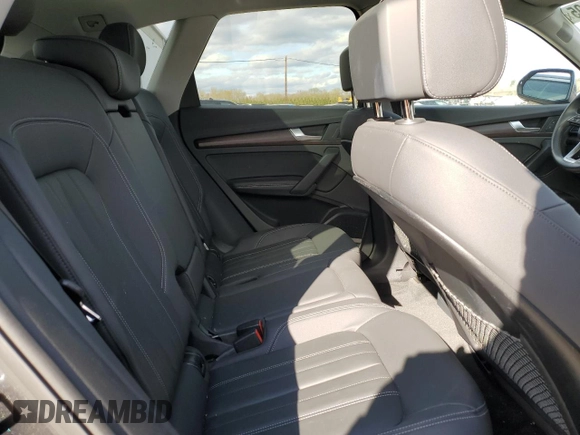 2023 Audi Q5 S line Premium Plus z VIN WA1EAAFY6P2052165, wystawiony jako Copart lot #52523495 z przebiegiem Nie podano mil oraz Szkody całkowita. Historia ofert i sprzedaży dostępna na DreamBid. Obrazek 11.