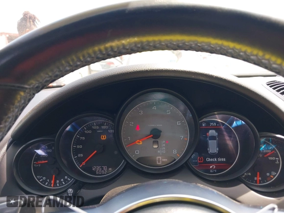 2017 Porsche Cayenne S z VIN WP1AB2A20HLA50805, wystawiony jako IAAI lot #42030013 z przebiegiem 123 578 mil mil oraz . Historia ofert i sprzedaży dostępna na DreamBid. Obrazek 7.