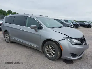 2020 Chrysler Pacifica Touring L with VIN 2C4RC1BG2LR127986, listed as a IAAI auction lot 42419518 with 107,618 mi miles and . Bid and sale history available at DreamBid. Image 1.