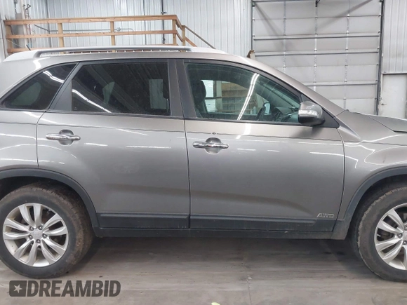 2011 Kia Sorento LX with VIN 5XYKTDA2XBG119730, listed as a IAAI auction lot 41754502 with 176,034 mi miles. Bid and sale history available at carsss.com. Image 13.