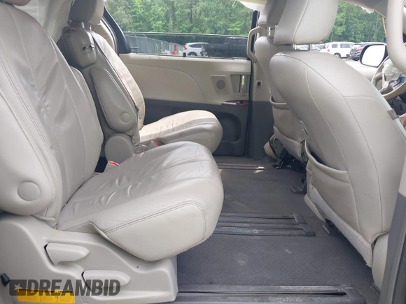 2011 Toyota Sienna XLE AAS with VIN 5TDYK3DC3BS103531, listed as a IAAI auction lot 42290142 with 231,995 mi miles and . Bid and sale history available at DreamBid. Image 8.