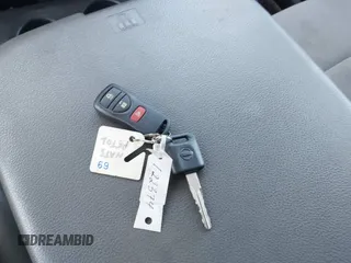 2018 Nissan NV Cargo SV z VIN 1N6AF0LYXJN809818, wystawiony jako IAAI lot #41882662 z przebiegiem 109 329 mil mil oraz . Historia ofert i sprzedaży dostępna na DreamBid. Obrazek 11.