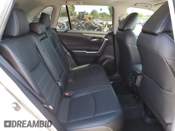 2024 Toyota RAV4 XLE Premium z VIN 2T3C1RFV8RC263882, wystawiony jako Copart lot #63328475 z przebiegiem 11 788 mil mil oraz Szkoda całkowita • Salvage title. Historia ofert i sprzedaży dostępna na DreamBid. Obrazek 11.