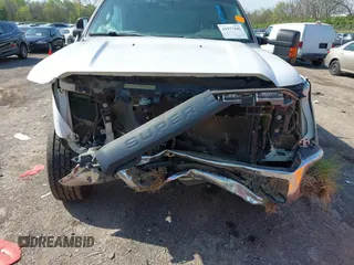2015 Ford Super Duty F-250 SRW XLT with VIN 1FT7X2B69FEA73967, listed as a IAAI auction lot 41977446 with 270,442 mi miles. Bid and sale history available at carsss.com. Image 6.
