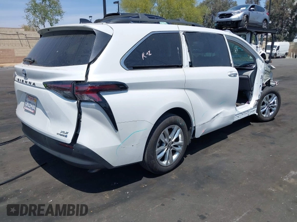2024 Toyota Sienna XLE z VIN 5TDJSKFC9RS111099, wystawiony jako IAAI lot #42061708 z przebiegiem 15 741 mil mil oraz . Historia ofert i sprzedaży dostępna na DreamBid. Obrazek 4.