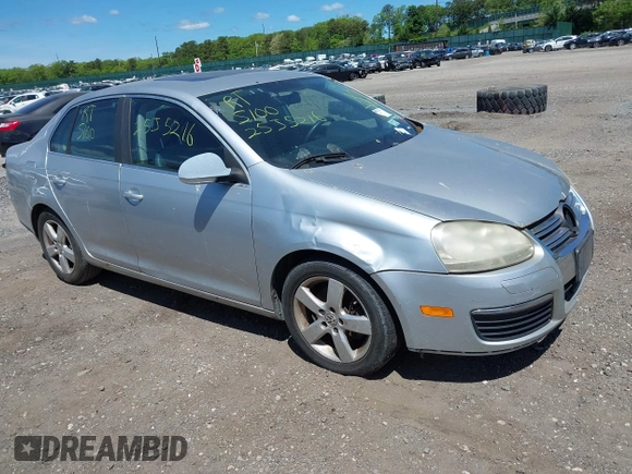 2008 Volkswagen Jetta SE z VIN 3VWRZ71K58M044121, wystawiony jako IAAI lot #42317882 z przebiegiem Nie podano mil oraz . Historia ofert i sprzedaży dostępna na DreamBid. Obrazek 1.