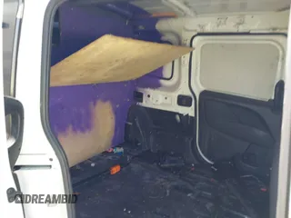 2017 Ram ProMaster City Cargo Tradesman z VIN ZFBERFAB9H6D25646, wystawiony jako IAAI lot #42258881 z przebiegiem 92 286 mil mil oraz . Historia ofert i sprzedaży dostępna na DreamBid. Obrazek 8.